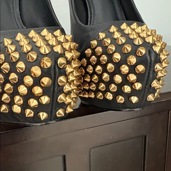STEVE MADDEN leather platform pumps with gold spikes - Picture 10 of 11